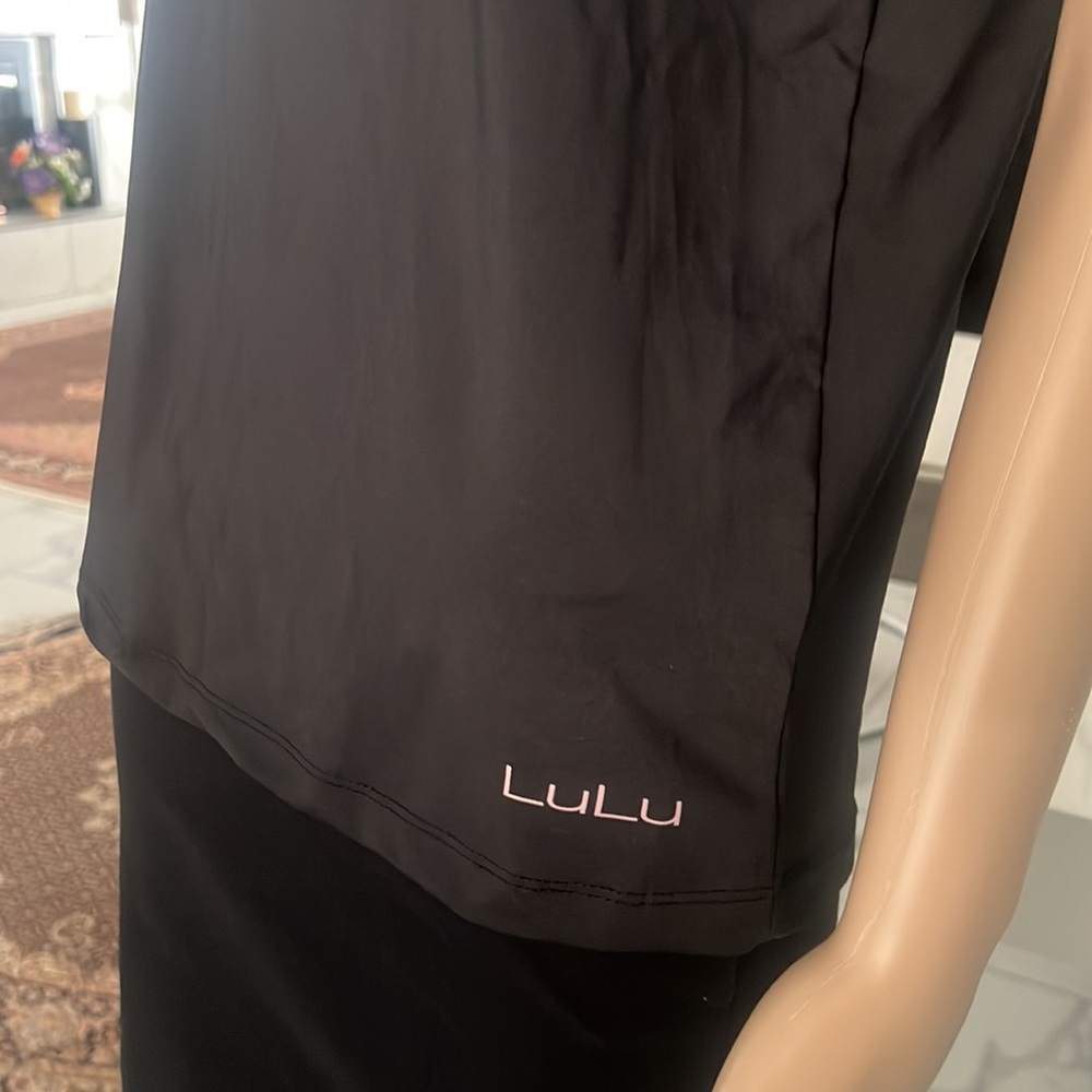 Lulu workout tee shirt with animal print detail - Picture 3 of 9